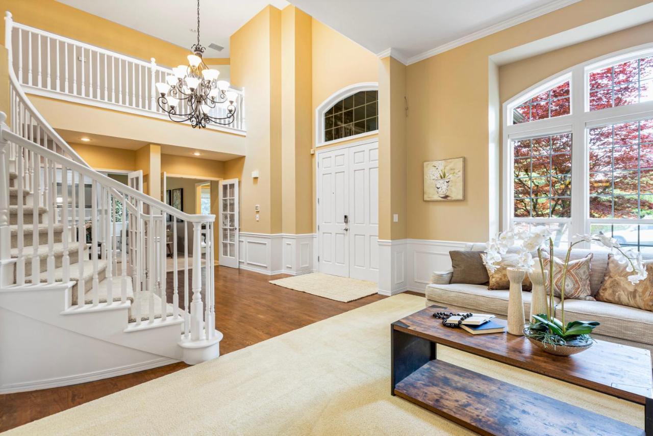 Upscale Beautiful House In Bellevue, Wa Exterior photo