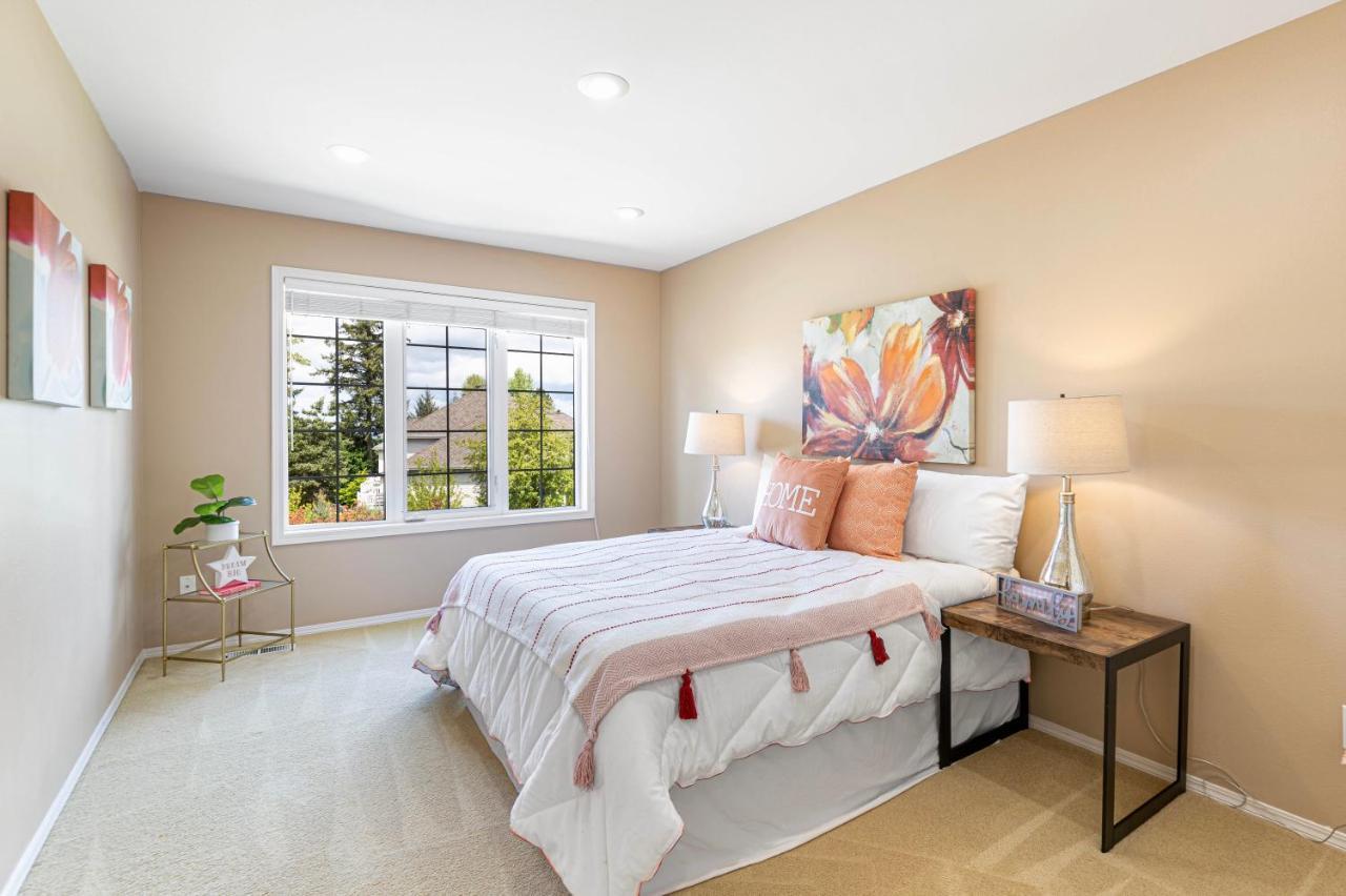 Upscale Beautiful House In Bellevue, Wa Exterior photo